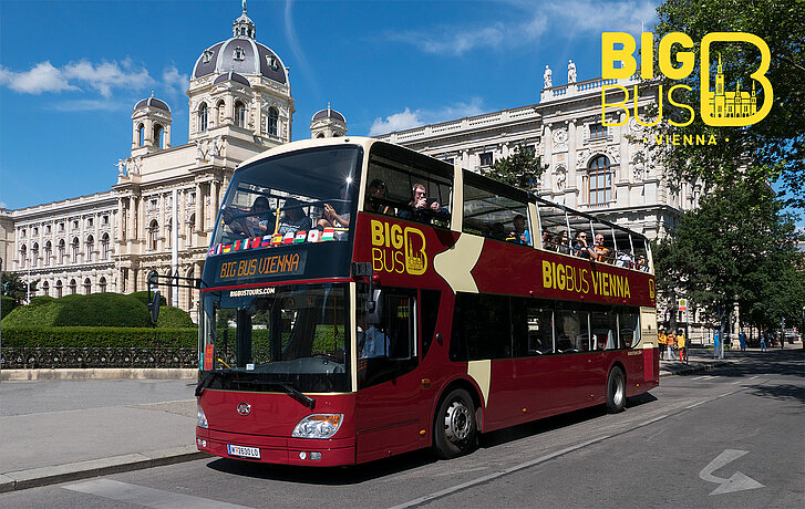 Big Bus Tours Hop On Hop Off Bus hält am Wiener Burgring